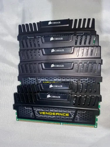 Memória RAM Corsair Vengeance 6x 4GB DDR3 1600MHz