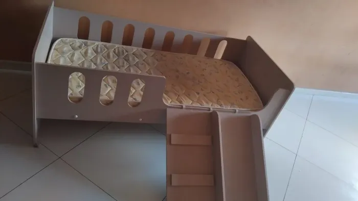 Cama infantil montessoriana 