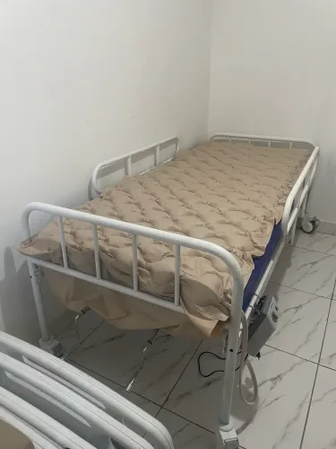 Vendo Cama duas manivelas 