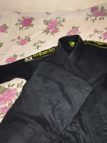 Kimono Jiu jitsu da marca impacto sports tamanho m4,se curtiu entre em contato *28