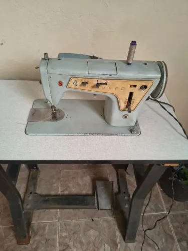 Antiga Maquina de Costura Singer com Motor, Base Metalica e Pedal Funcionando