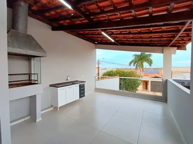 Casa para venda tem 108 metros quadrados com 3 quartos