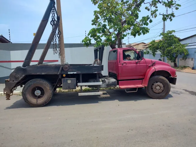FORD/F12000 L Poliguindaste <br>Poliguindaste