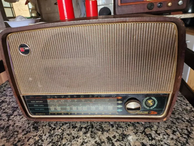 Grande Rádio Antigo a Pilhas Philco, Década 60, Caixa de Madeira ( Não Liga)