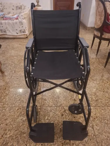 Cadeira de Rodas em ótimo estado e pouco uso