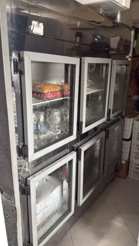 Geladeira inox industrial com 6 portas de vidro