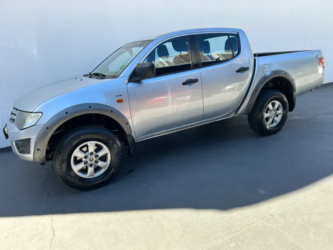 Mitsubishi L200 Triton GLS 3.2 CD TB Int.diesel MEC 2015