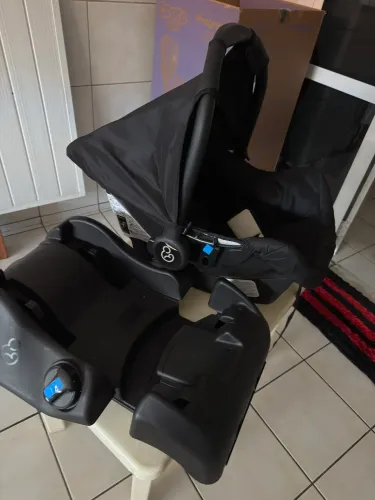 Vendo Bebê conforto Cosco com suporte