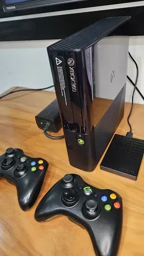 Xbox 360 Super slim 2 Controles Lotado de Jogos OPORTUNIDADE!!!