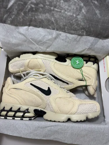 Stüssy x Nike Air Zoom Spiridon Caged ?Fossil?