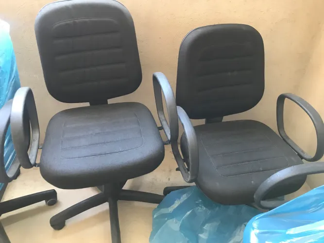 Combo de cadeiras de escritório novas