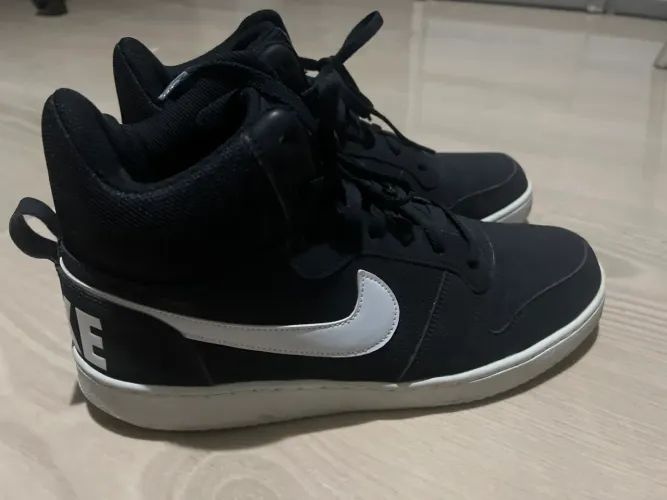 Tênis basqueteira Nike