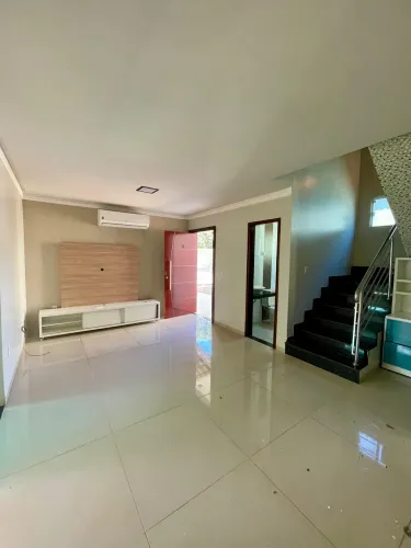 Sobrado em condomínio semi mobiliado na 208 norte 3/4