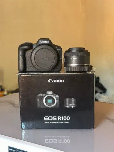 Canon R100 + Lente Canon RF 50mm f1.8