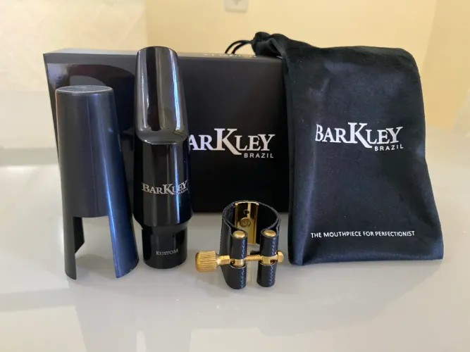 Boquilha Barkley Original p/ Sax + Abraçadeira e Case (Completa)