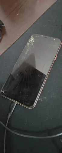 Samsung Galaxy J4 - Celular - tela trincada Dois Chips - Desbloqueado Bom p/criança 