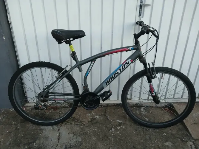 Bicicleta Houston Atlantis Aro 26 - Com Suspensão e Selim em Gel