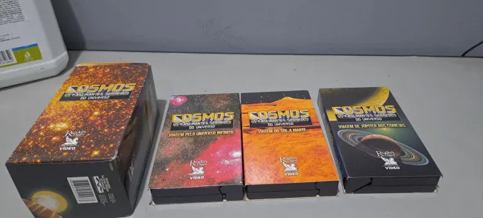 Box 3 fitas VHS Cosmos segredos do universo 100,00