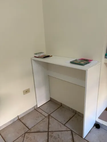 Aparador ou mesa na cor branca 90x90x30cm