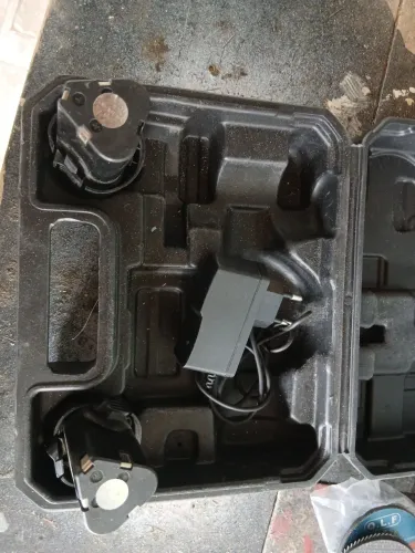 Caixa com 2 baterias 12V
