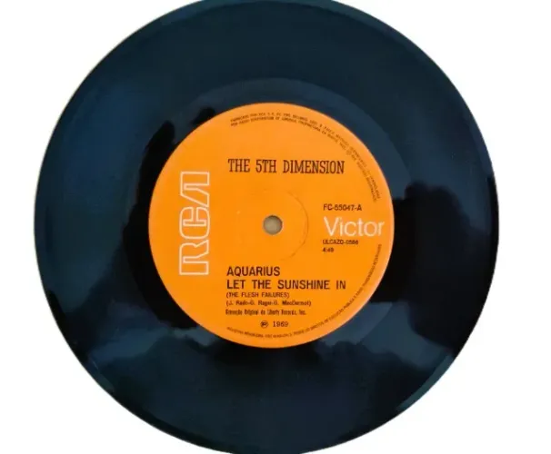 THE 5TH DIMENSION LP COMPACT - " Aquarius Let the Sunshine In "