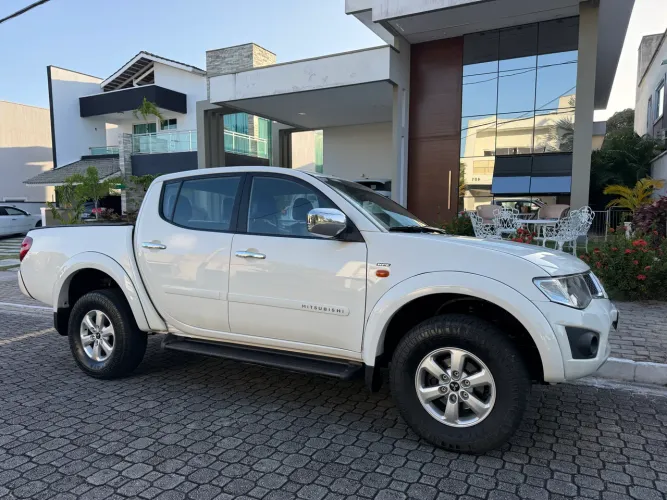 Mitsubishi L200 Triton HPE 3.2 CD TB Int.diesel AUT 2012