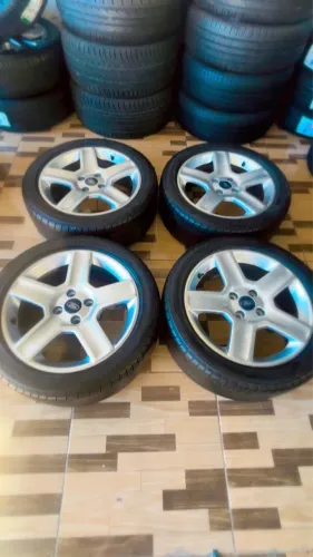 RODAS ARO 17 PNEUS 80% BORRACHA (225/45/17) FORD PEUGEOT CINTROEN 