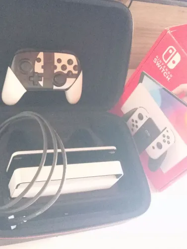 Nintendo swith oled + case + controle original + jogo Pokémon