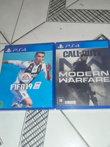 2 jogos físicos de ps4 (FIFA 19 e modern wafare 2019) em bom estado