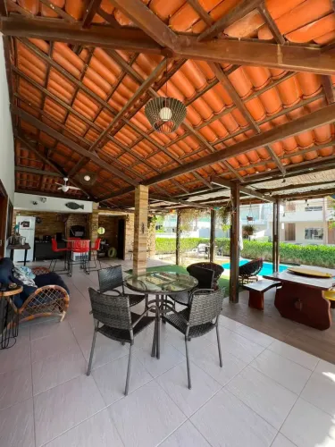 Casa Em Condomínio Fechado | 160m² | 3 Suítes | Piscina | Churrasqueira | Carregador Veicu