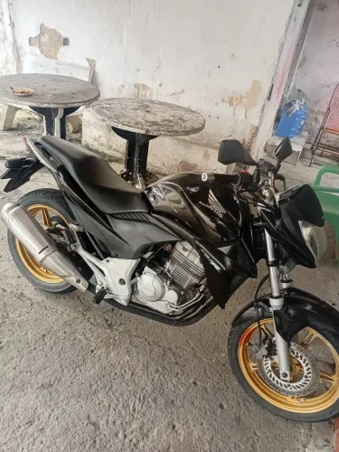 Cb 300r 2015 Moto muito boa so pegar e andar, toda em dias