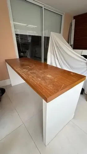 Bancada baixa - madeira + estrutura branca - ideal para reforma