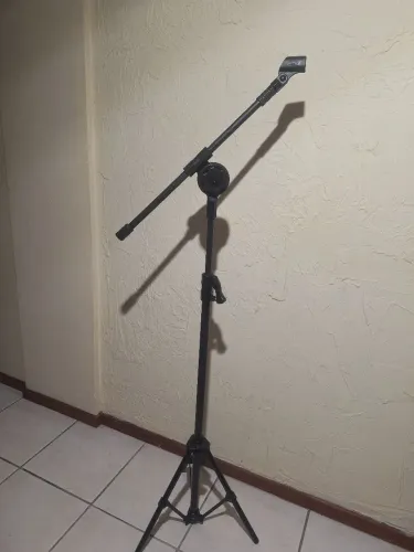 Pedestal de microfone articulado