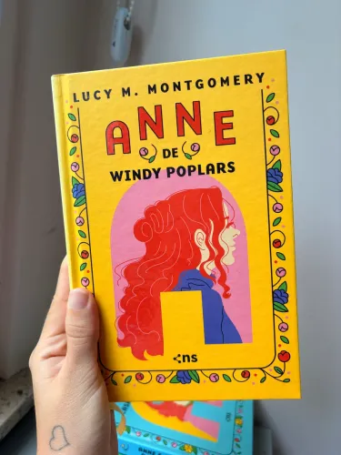 Anne de Windy Poplars (livro 4 - coleção Anne com E)