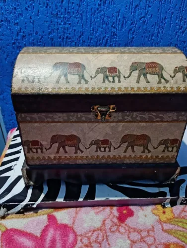 Baú de madeira indiano com decoração de elefante medidas 21x27