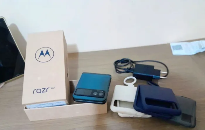 Motorola Razr 40 Sage Green - Impecável + Kit Proteção Tot