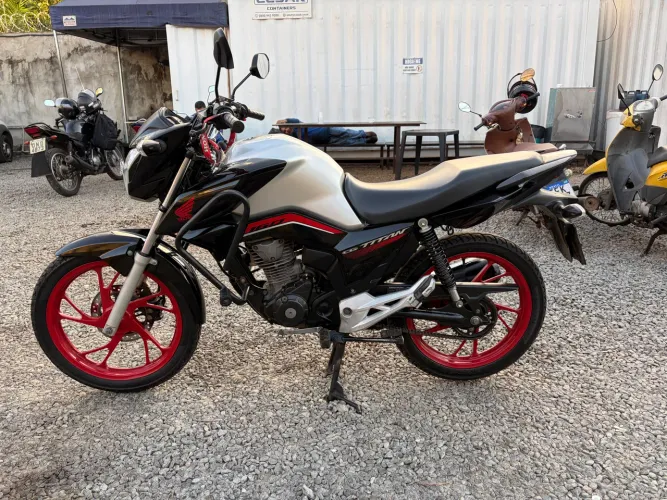 Titan 160 2023 edição especial