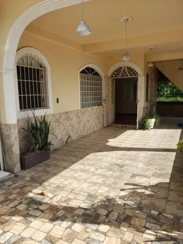 Imóvel para aluguel e venda tem 31842 metros quadrados com 4 quartos em Petrópolis - Manau