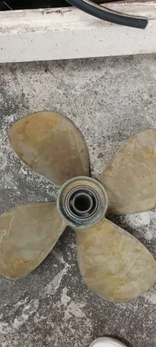 Hélice de bronze