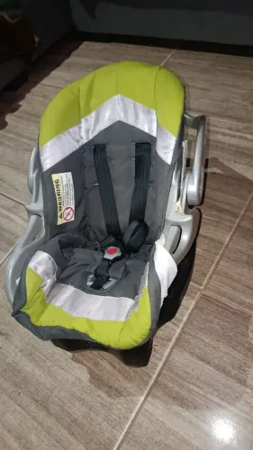 Vende-se bebê conforto usado