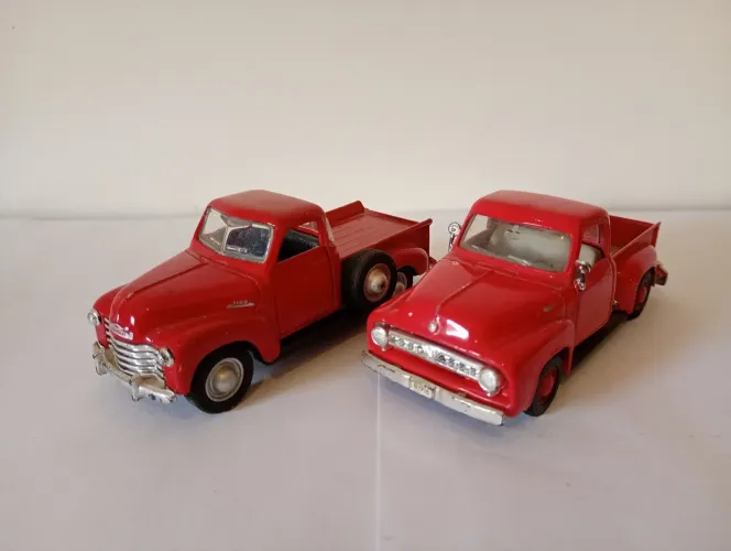 Maisto - Miniaturas Picapes Antigas