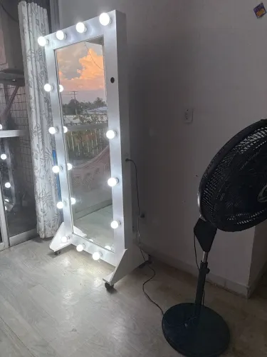 Penteadeira com 16 Lâmpadas de Led e tomada embutida