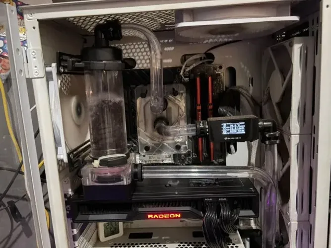 ryzen 5600x - 16de ram - rx 6750 xt 12 GB - water cooler custom