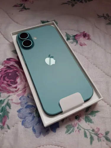Apple iPhone 16 (128 GB) - Verde-acinzentado - Excelente Estado