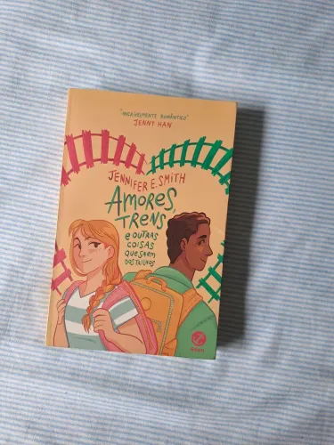 Livro Amores, trens e outras coisas que saem dos trilhos (em perfeito estado)