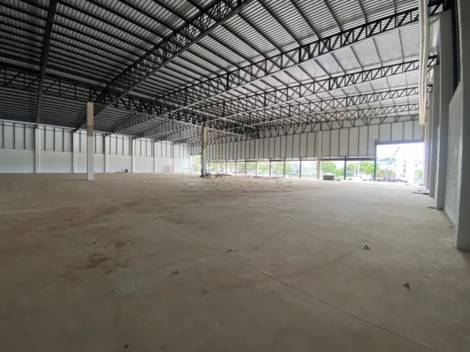 Galpão Logístico com 2.500 m², 12 Docas e Área de Manobra de 1.500 m²
