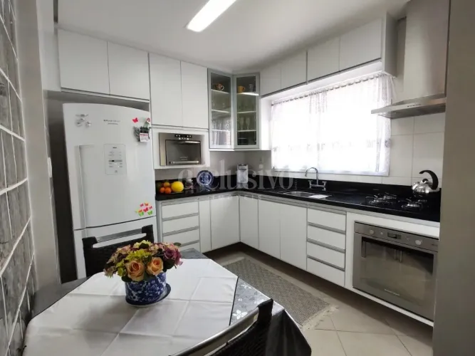 Apartamento 3 dormitórios com vista mar em Coqueiros