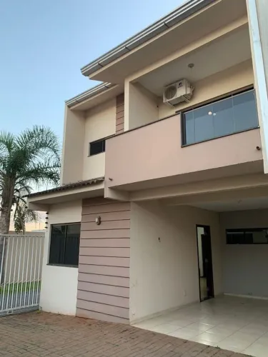 Casa com 3 Quarto(s) e 2 banheiro(s) para Alugar, 130 m² por R$ 3950 / Mês