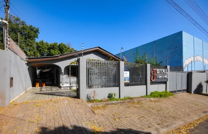 Casa à venda no Jardim das Laranjeiras em Foz do Iguaçu/PR - 300,79m², piscina, edícula e