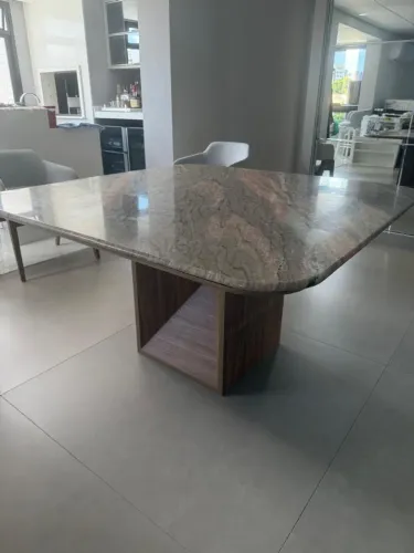 Mesa tampão Granito base em Madeira